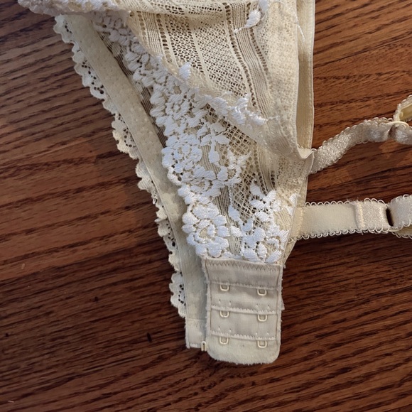 Wacoal Embrace Lace Underwire Bra, Style # 65191 Size 38DD - Picture 5 of 5